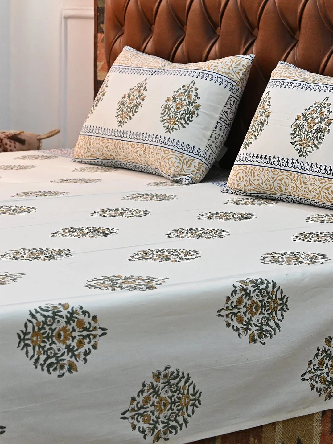 ARANYA BUTA COTTON PRINTED DOUBLE BEDSHEET WITH PILLOW