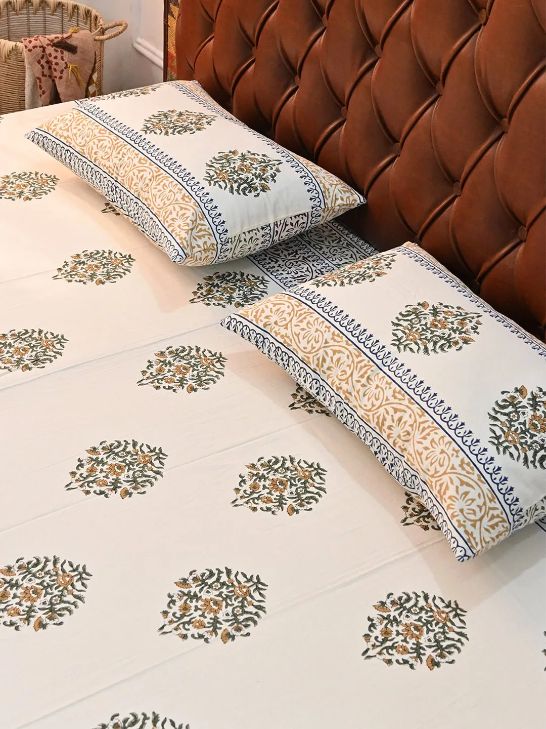 ARANYA BUTA COTTON PRINTED DOUBLE BEDSHEET WITH PILLOW