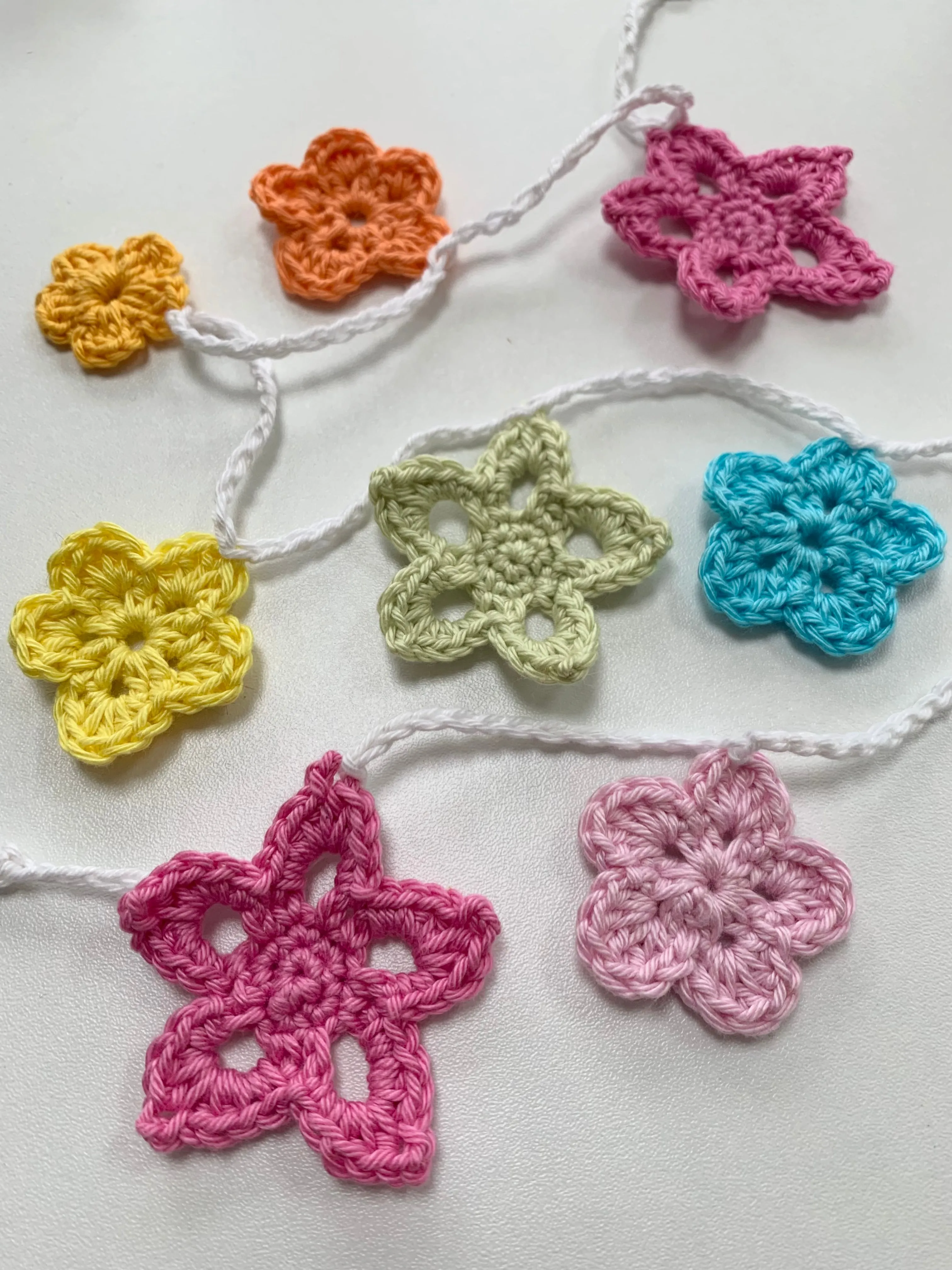 COTTON POD Flower Garland - Crochet Pattern