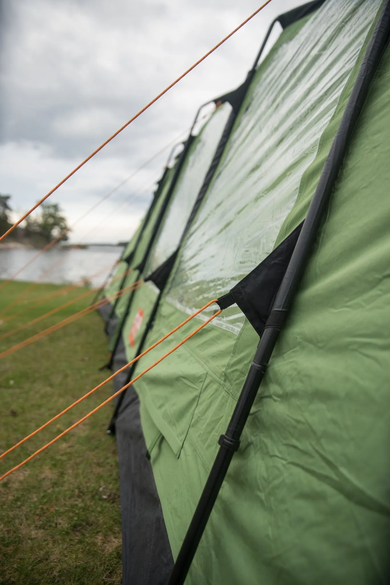 LOJ | 6 PERSON INSULATED TUNNEL TENT - ALL WEATHER COMPATIBLE, WATERPROOF, SPACIOUS SHELTER WITH ENHANCED COMFORT AND DURABILITY